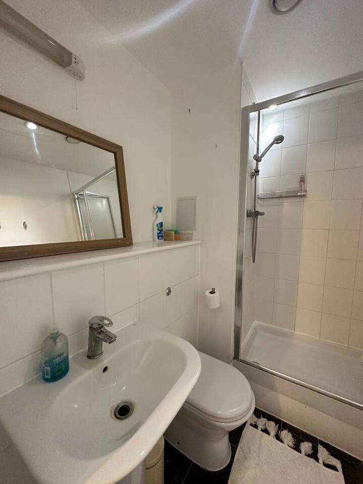 New Build 2 Bedroom With 2 Bath In London Exterior photo